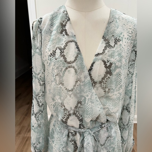 Arden B Snake Print Romper Size Small - Picture 16 of 16